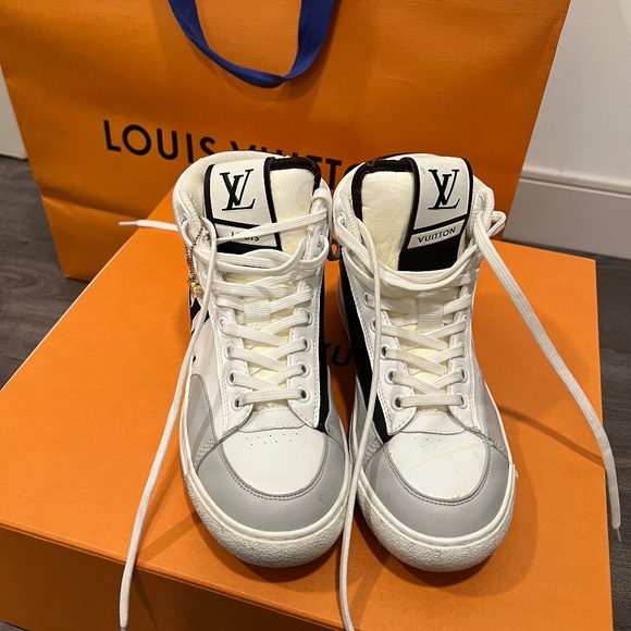 Louis Vuitton Shoes - LV sneakers